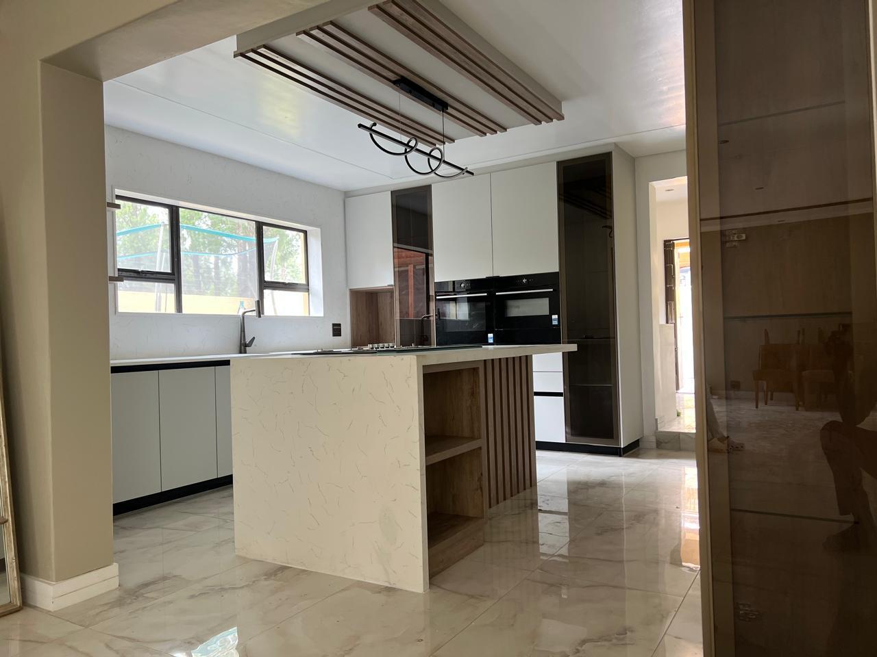 Open-Plan Island Kitchen with Slatted Ceiling Feature